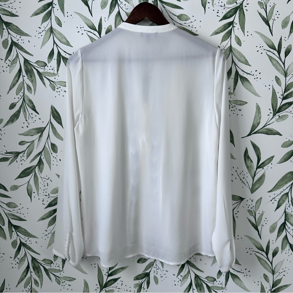 The Limited Lace Up Front Tie Blouse. White. Size M. - Picture 4 of 8